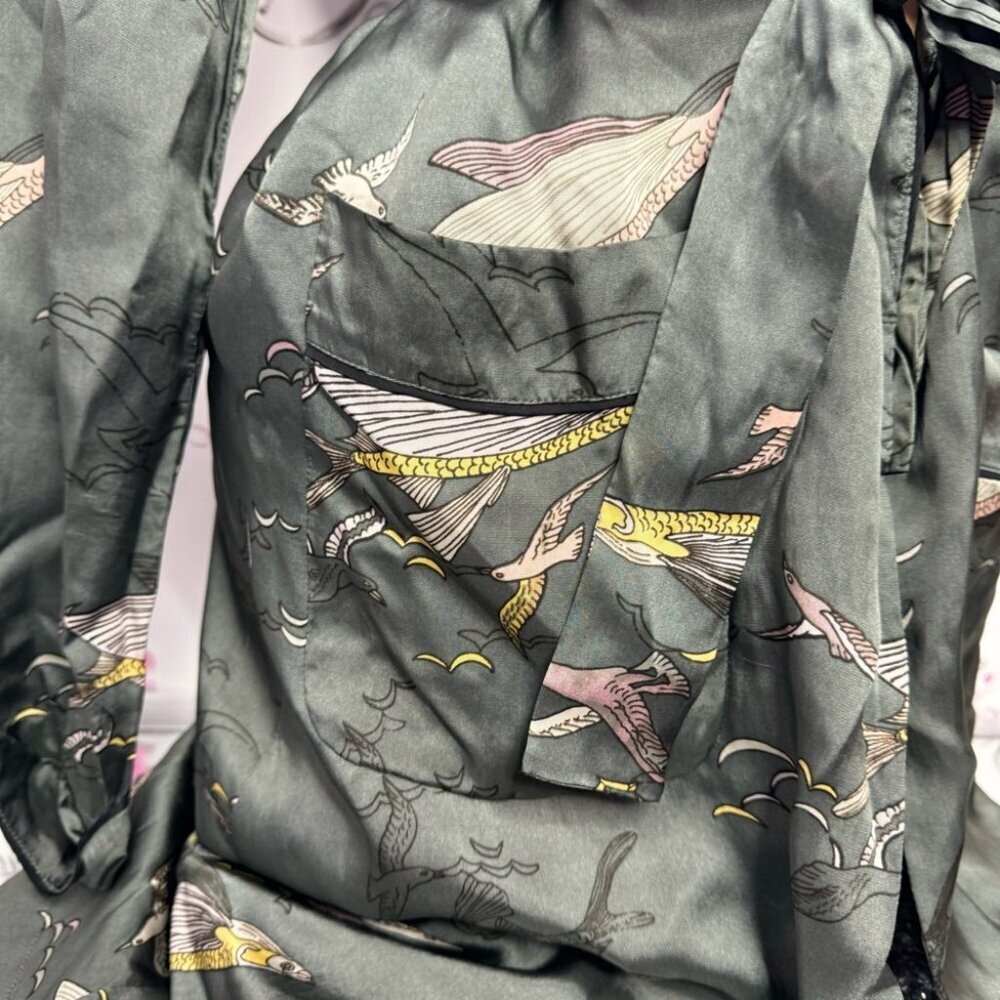 Aritzia pilier jacket fish 🐠 Japan Asia style koi fish shiny satiny silky feel - Picture 6 of 16